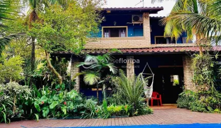 Casa de 3 quartos com piscina e quintal grande à venda, próxima à trilha da praia nas 5 Ruas, Rio T