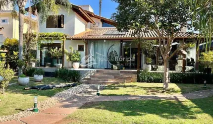 Casa à venda com 5 dormitórios, no loteamento Village, na Lagoa da Conceição, Florianópolis, SC