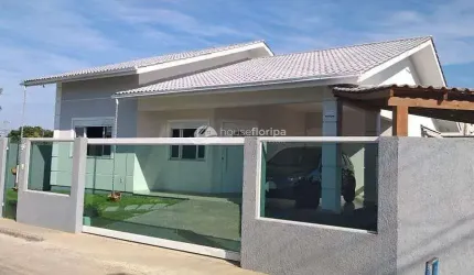 Ótima casa individual térrea, com 2 dormitórios e área de lazer completa à venda, no Campeche, Flor