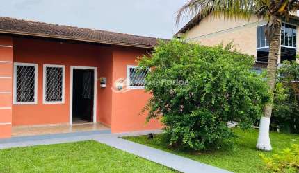 Casa terrea de 3 quartos com terreno de 425 m2 à venda no coração do bairro Campeche, Campeche, Flo