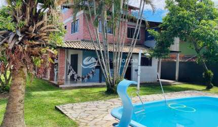 Casa de 5 quartos com piscina à venda no Campeche, sul da Ilha, com amplo terreno, excelente locali