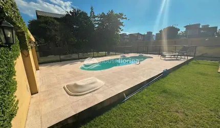 Casa à venda, Campeche, Florianópolis, SC - Casa com piscina, próximo a praia! 5 minutinhos a pé.
