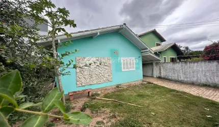 Casa a térrea à venda em ótima localização com 3 dormitórios, sendo 1 suíte, Campeche, Florianópoli