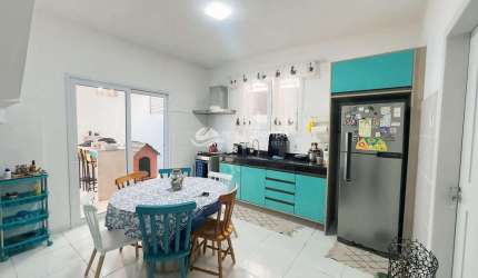 Casa à venda com 3 dormitórios, jacuzzi e churrasqueira, Campeche, Florianópolis, SC