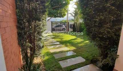 Casa à venda com 2 suítes e amplo terreno de 225m2, no coração do Campeche, Florianópolis, SC