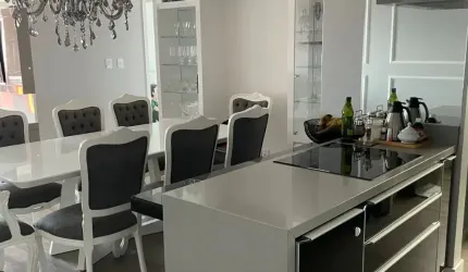 Apartamento com Piscina no Estreito