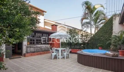 Elegance Imóveis vende casa com 170 m2 privativos, 3 dormitórios suíte  piscina pátio 2 vagas box garagem. Chácara das Pedras Porto Alegre