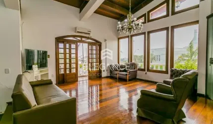 Elegance imóveis vende casa na melhor rua do bairro. São 903m , 4 dormitórios, suítes, amplo living e 6 vagas de garagem/box. Comprar R$ 4.000.000,00