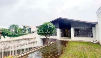 Elegance Imóveis vende casa residencial comercial  5 dormitórios 4 banheiros 4 vagas box garagem. Três Figueiras Porto Alegre. Comprar R$ 1.480.000.00