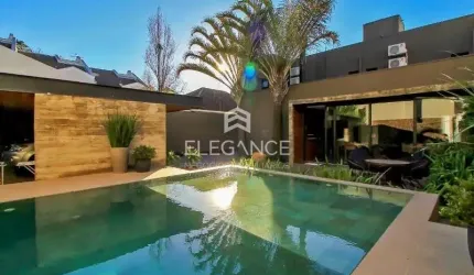 Elegance imóveis vende casa de cinema, 400m, 3 dormitórios, 3 suítes, churrasqueira, piscina aquecida, 6 vagas de garagem/box. Comprar R$ 4.989.000,00