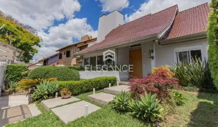 Elegance Imóveis vende ampla casa de 476m² privativos, 4 suítes, 4 vagas, piscina, jardim, segurança no Bairro Chácara das Pedras Porto Alegre