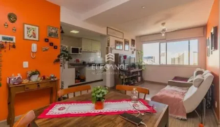 Elegance imóveis vende lindo apartamento semi mobiliado com 3 dormitórios, 1 suíte, churrasqueira piscina e 2 vagas de garagem/box coberta. Bairro Santana - Porto Alegre