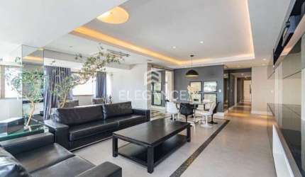 Elegance Imóveis vende cobertura de cinema  com 3 suítes decorada por arquiteto 5 vagas box/garagem Bela Vista Porto Alegre. Comprar R$ 3.900.000,00.