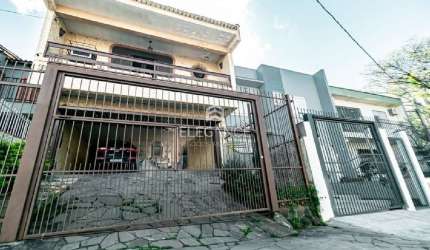 Casa com 3 quartos à venda na Rua Rua: Eduardo Chartier, 275, Passo da Areia, Porto Alegre por R$ 819.000