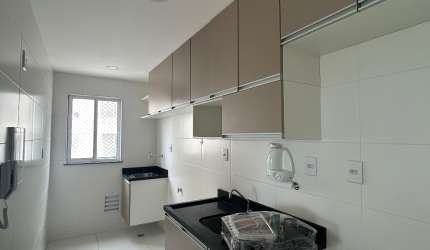 Alugo 2/4 com suíte e armários no Santorini -Jardim Santa teresa