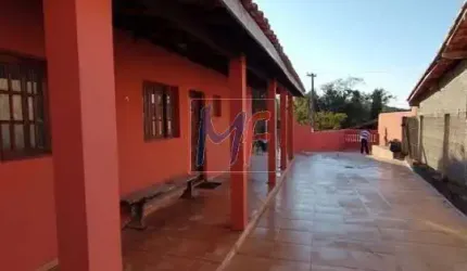 REF 17.045 - Excelente chácara em cond. fechado (Ibiúna), 1068m² a.t., 2 casas, espaço de churrasco, piscina,  canil,  8 vagas, aceita permuta.