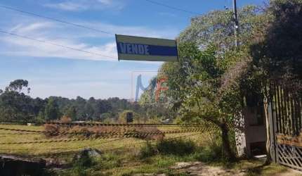 Excelente Terreno bem localizado, próximo a escolas , padarias,  com 4.704m²  de área , frente: 20 metros. Vale a pena conhecer - REF 3.784