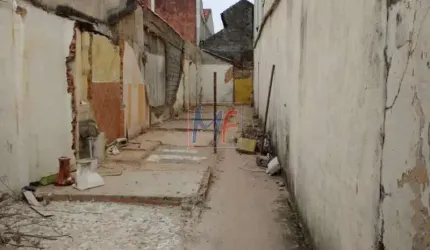 Excelente Terreno com 250 m² sendo 5 x 50 metros, totalmente Plano. localizado à 100 m do metrô Penha. Doc. tudo em ordem. REF: 7.386