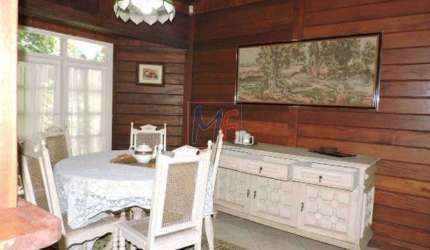 Linda Pousada, no Vale Encantado com casa principal sendo 3 suítes , dois chales com uma suite cada, 244 m², toda reformada. REF: 9.813