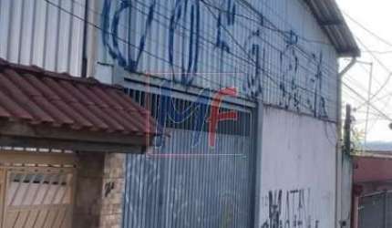 Excelente Galpão no Rio Bonito, 260  m² a.u.,  terreno 300 m2 , pé direito alto (9m), sala para escritório, banheiro. Aceita permutas (REF 17.567)