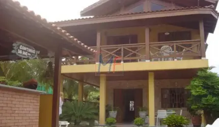 Excelente Casa com piscina, sendo 4 suítes, 3 vagas de garagem, praia do Capricórnio, Caraguatatuba. Estuda-se permutas. Ref: 3797