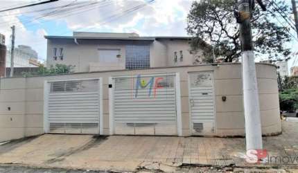 Ótimo sobrado na Água Fria, 460m² a.u., 5 quartos (4 suítes), sala, cozinha, escritório, lavanderia, churrasqueira, piscina, 3 vagas (REF 17.947)