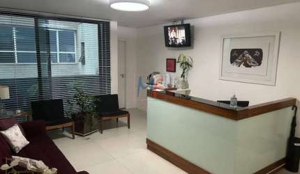 Excelente conjunto comercial em Moema, 158m² a.u., recepção, copa, escritório, 4 salas de atendimento, 4 banheiros e 3 vagas (REF 18.265)
