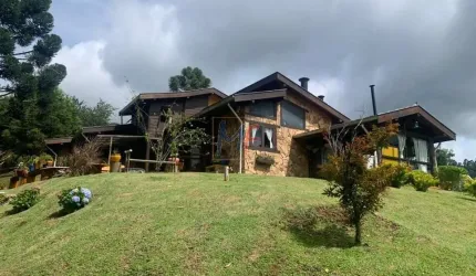 Excelente sítio no bairro Bairro dos Marmelos, em  Campos do Jordão - SP, com 60.000m² de área, contendo 3 casas (REF 18.398)