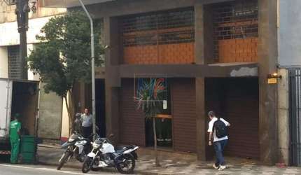 Excelente Loja localizada no bairro Centro Histórico de São Paulo, 873 m² a.c., 297,54 m² terreno , 6 m de frente, 6 banheiros. REF: 18.540