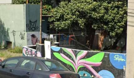 Excelente terreno na Lapa, com 521 m² , 151 m2 a.c., duas entradas distintas (acesso por duas ruas com 22 m ). ZM. Prox. Rua Catão (REF 18.627)