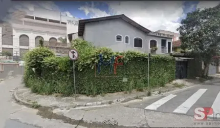 Excelente sobrado no Centro de Diadema-SP, com 3 dormitórios, sala, cozinha, lavanderia e quintal. Prox. Shop. Praça da Moça (REF 18.667)