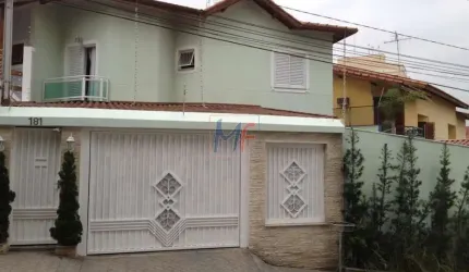 Excelente sobrado na Vila Romero, com 2 dormitórios (2 suítes), sala, cozinha, piscina, churrasqueira, 2 vagas  ZM. Testada 16 m.(REF 19.003)