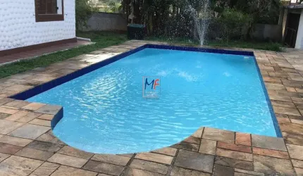 Excelente casa em Osasco/SP, 400m² a.c., 5 quartos (1 suíte), sala, lareira, cozinha, área gourmet, piscina, edícula, 10 vagas (REF 19.015)