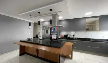 Excelente Casa (Sobrado) localizada em Santo André (ABC), com 187  m²  área construída, 3 dorm(s), (sendo 3 suíte(s) com sacada, 4 vagas de garagem. REF: 19.708