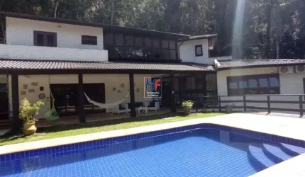 Ótima casa em cond. fechado em Ubatuba SP, 471 m² a.c., 5 quartos (5 suítes), piscina, churrasqueira, forno de pizza, 4 vagas (REF 19.323)