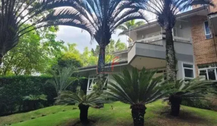 Bela casa em cond. fechado na Granja Viana, 666 m² a.u., 4 dormitórios (4 suítes), lareira, adega, cinema, 10 vagas, área gourmet (REF 17.206)