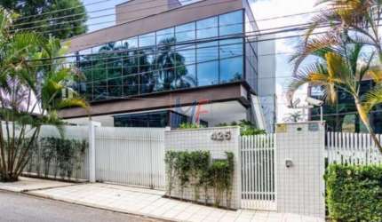 Excelente casa em cond. fechado no Jd. Vitória Régia, com 1430m² a.c., 6 dormitórios (6 suítes), sala, cozinha, 10 vagas, lazer  (REF 18.378)