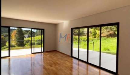 Ótima casa em cond. fechado em Campos do Jordão/SP, 360 m² a.c., 4 dormitórios (4 suítes), sala, lareira, cozinha, área gourmet (REF 18.746)