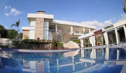 Excelente casa em cond. fechado em Vinhedo/SP, 1350 m² a.u., 3273 m² a.t., 8 quartos (8 suítes), área gourmet, piscina, 3 vagas (REF 18.054)