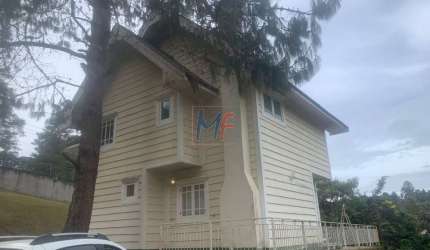 Excelente casa localizado em Campos do Jordão, no bairro V. Natal, 180 m²  a.c., 3 dorms., ( 1 suíte), sala de estar, lareira, 1 vaga  REF: 17.693