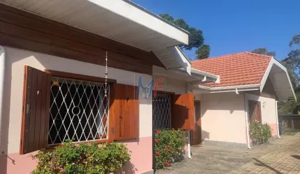 Excelente casa em cond. fechado em Campos do Jordão, 250m² a.c., 2250m² a.t., 5 quartos (5 suítes), sala, cozinha, 3 vagas (REF 17.371)