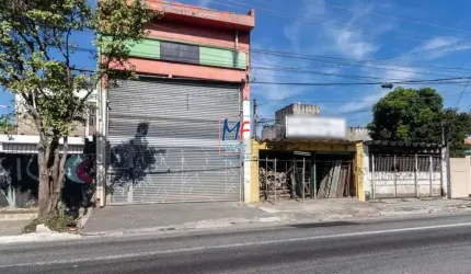 Excelente Prédio Comercial  Brás, com 226 m² a.c., 156 m² terreno , testada de 5,5 m,  4 salas, 3 banheiros e 4 vagas de garagem. Zoneamento ZEU.  REF: 20.551