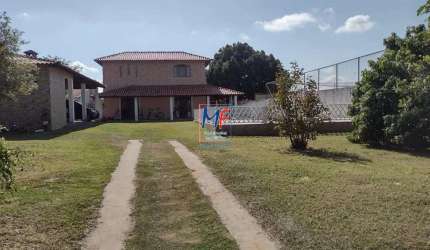 Excelente chácara 380m² a.c., 3 dormitórios (1 suíte), sala, mezanino, edícula, churrasqueira, piscina, 2 vagas (REF 20.713)