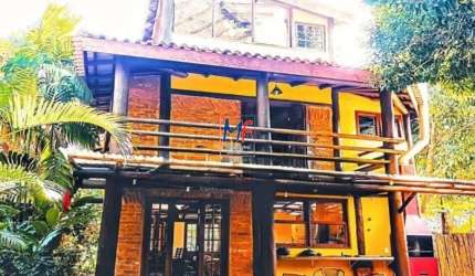 Excelente casa  cond. fechado em Ilhabela SP,  181m² a.c., 3 suítes, sala , cozinha americana, varanda e 2 vagas (REF 20.587)