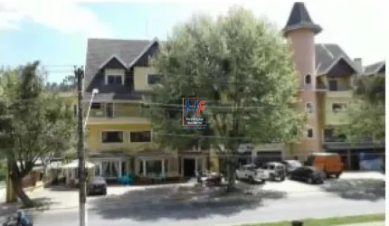 Excelente apartamento em Campos do Jordão, 163m² de área útil, com 3 dormitórios (2 suítes), sala, lareira, cozinha planejada, terraço, lavanderia, 3 vagas. REF: 20.771