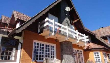 Linda Casa, mobiliada,região nobre no Alto do Capivari - Campos do Jordão !!