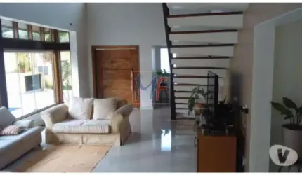 REF 5298 - Lindo Sobrado todo reformado em rua paralela a Praia  da Enseada com 3 dorms, sendo 1 suite , churrasqueira ,piscina e 4 vagas !