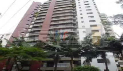 REF: 5621 Belo apartamento no bairro Campo Belo andar alto, com 4 dorms (3 suítes), sala 4 ambientes, cozinha completa, armários, 3 vagas.