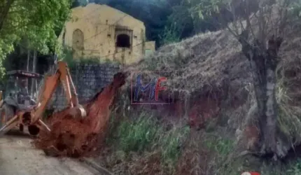 REF 6383 - Terreno 4.700 m2 ( 25 mts x 188 mts ) Sitio Botuquara prox. Taipas !