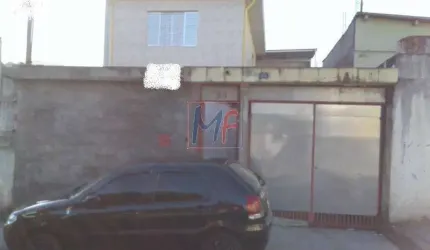 Terreno no bairro Jardim São João, com 2 casas construídas, total de 4 quartos sendo 2 suítes, 3 vagas, 500 m² de construção. REF: 8986